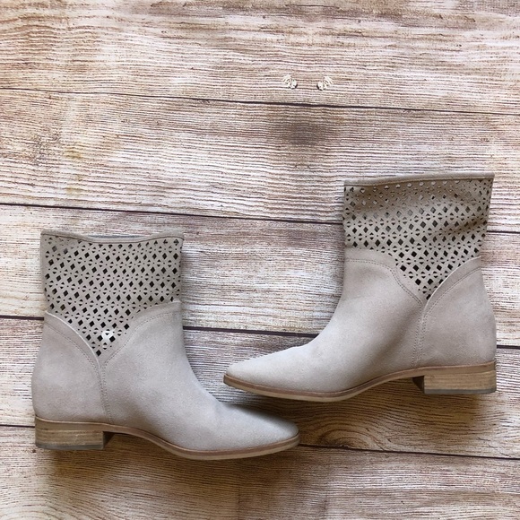 Michael Kors Sunny Bootie - Picture 2 of 13